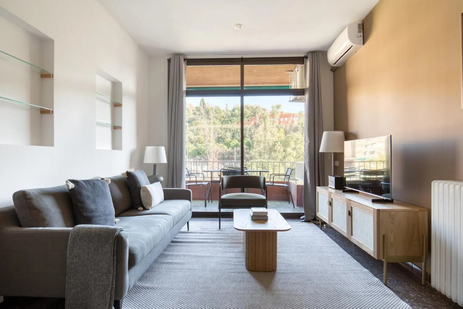 アパート バルセロナSants-Montjuic 2Br W Balcony Bcn-64アパートメント スペイン